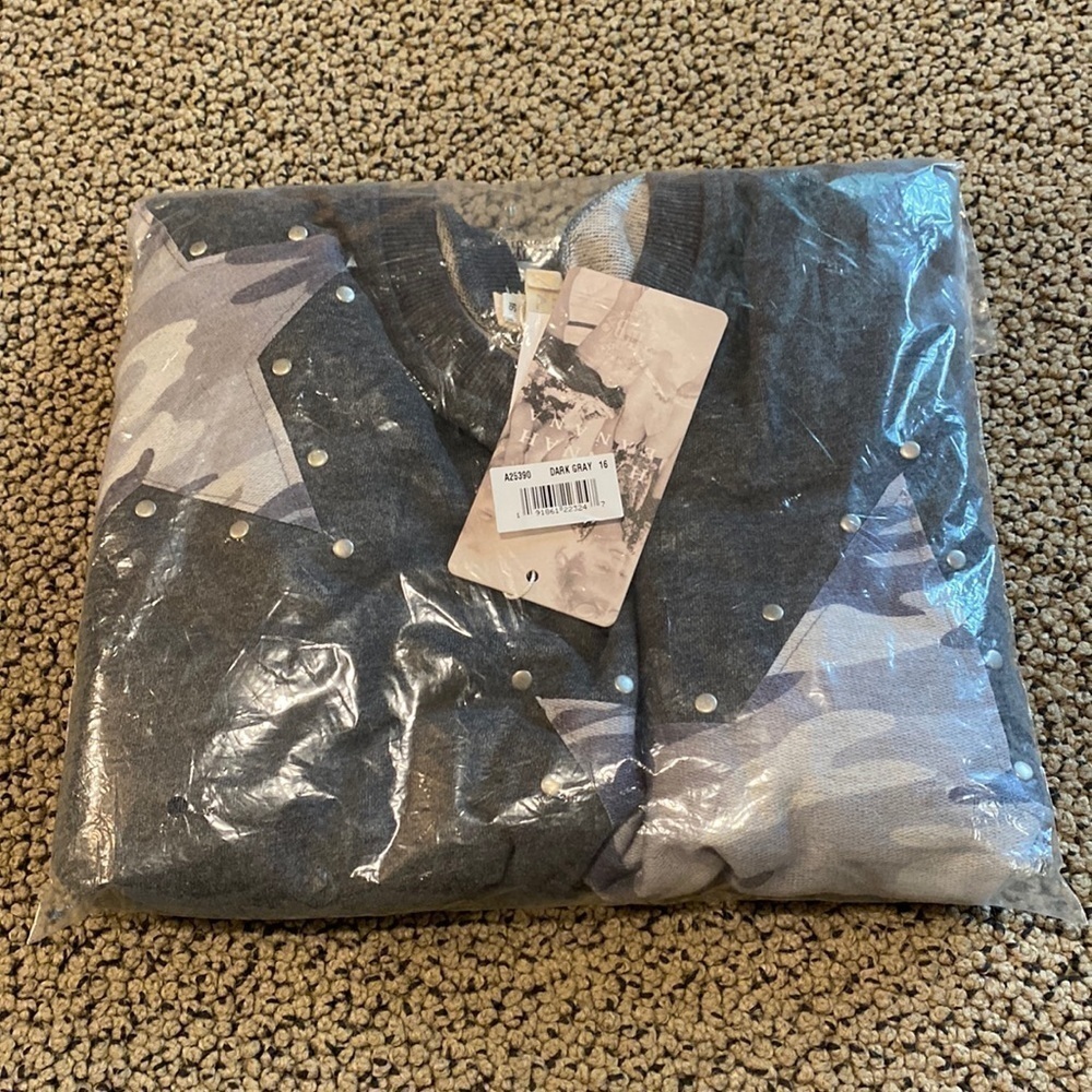 NWT Havana Banana Dark Gray Studded Camo Star Sweatshirt Girls Size 16